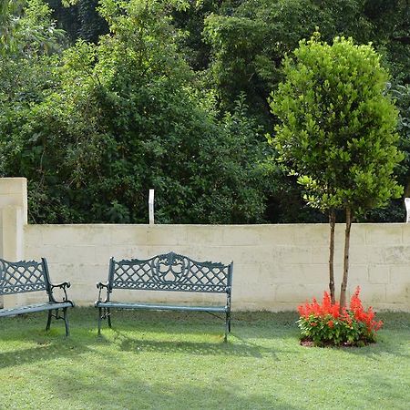 קונור Serenity Manor מראה חיצוני תמונה